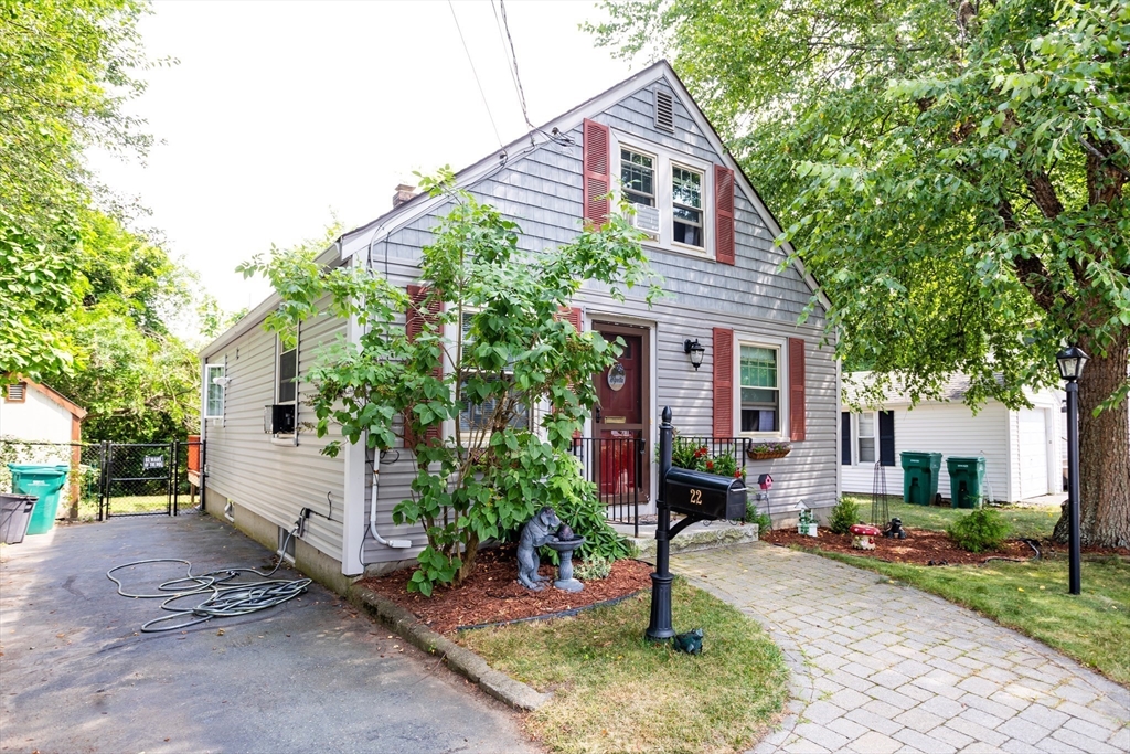 22 Lake Shore Road Lynn, MA 01904 - Photo 2 of 31
