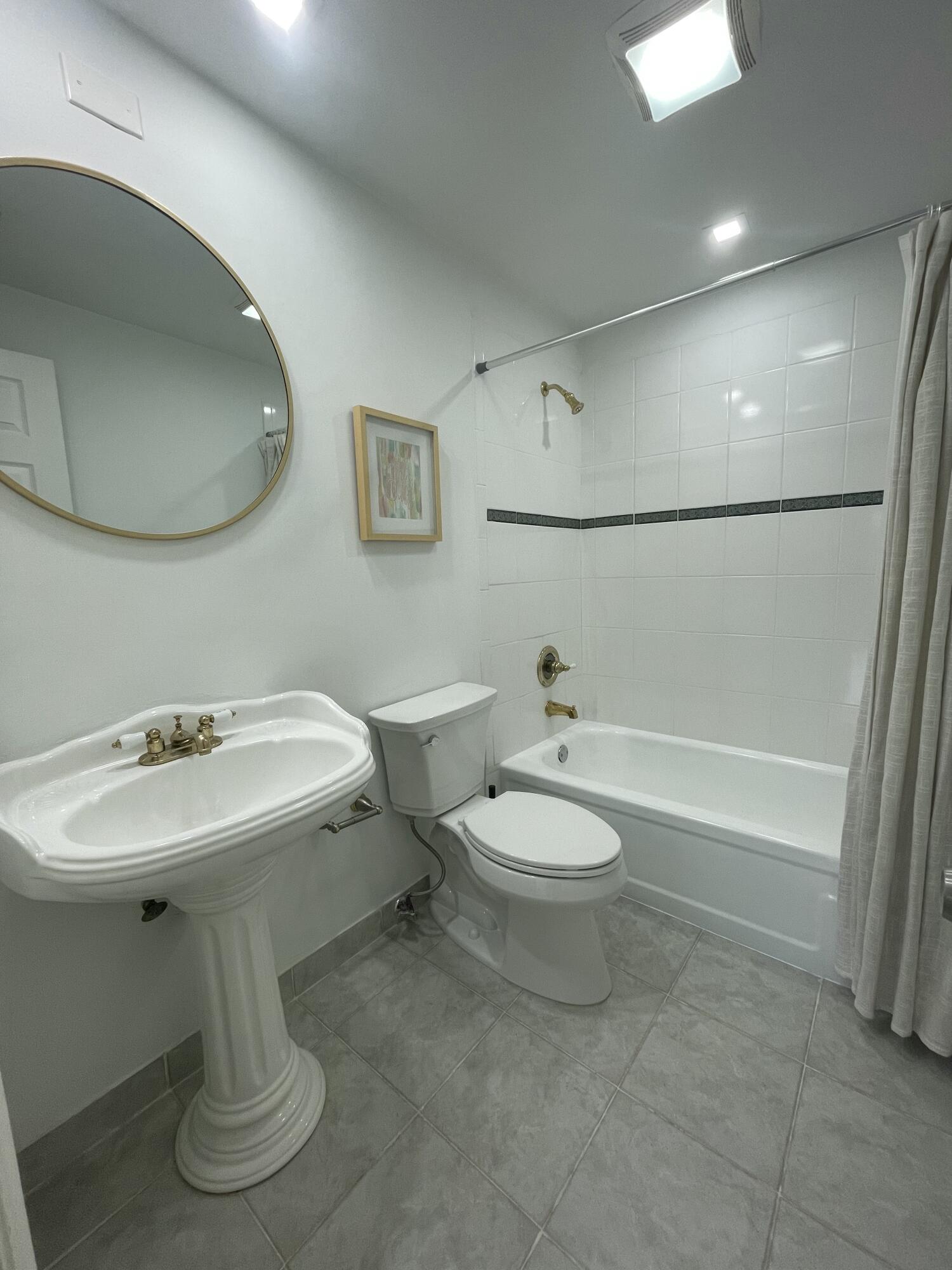 55 Southwest 2nd Avenue, Unit 2030 Boca Raton, FL 33432 - Photo 11 of 14 55 SW 2nd Bathroom 2