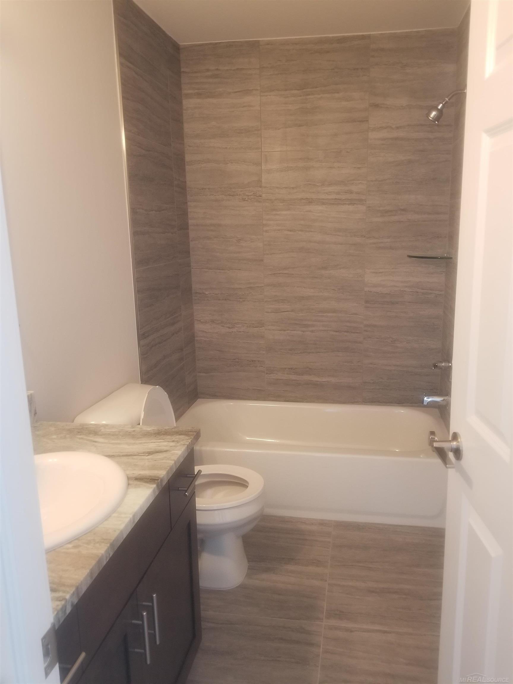 33630 Utica Road Fraser, MI 48026 - Photo 8 of 15