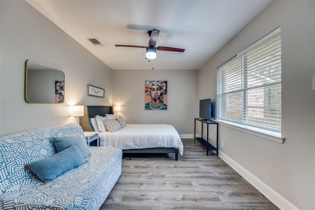 1222-1224 West Hunt Street, Unit 1222 Sherman, TX 75092 - Photo 15 of 23 a bedroom with furniture and a window