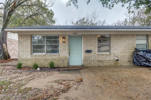 a view of a house with a yard and garage