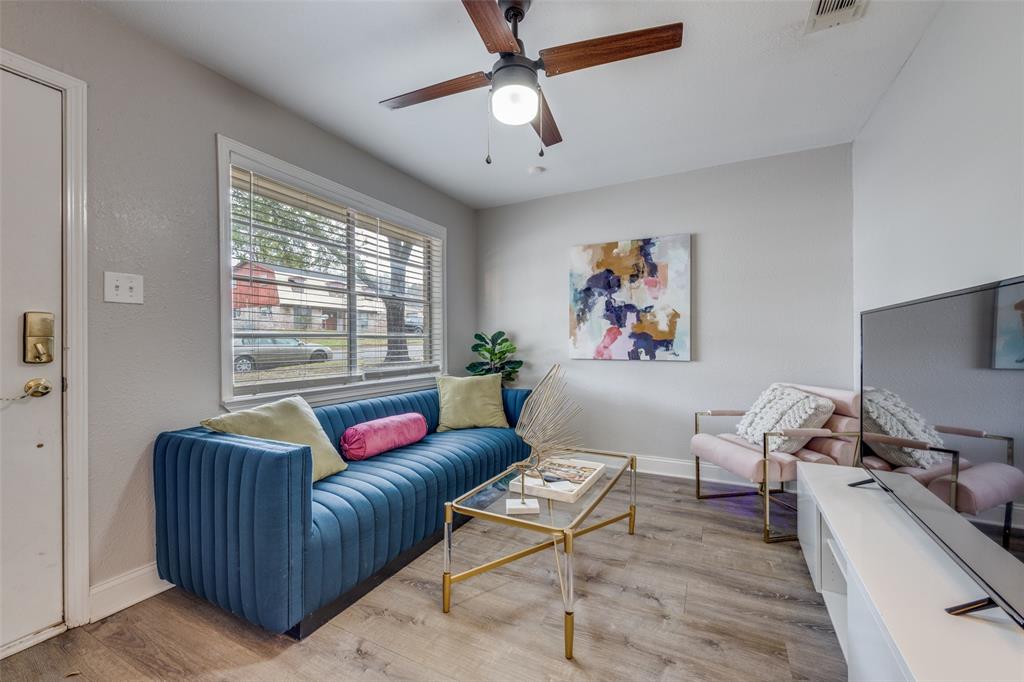 1222-1224 West Hunt Street, Unit 1222 Sherman, TX 75092 - Photo 4 of 23 a living room with furniture and a flat screen tv