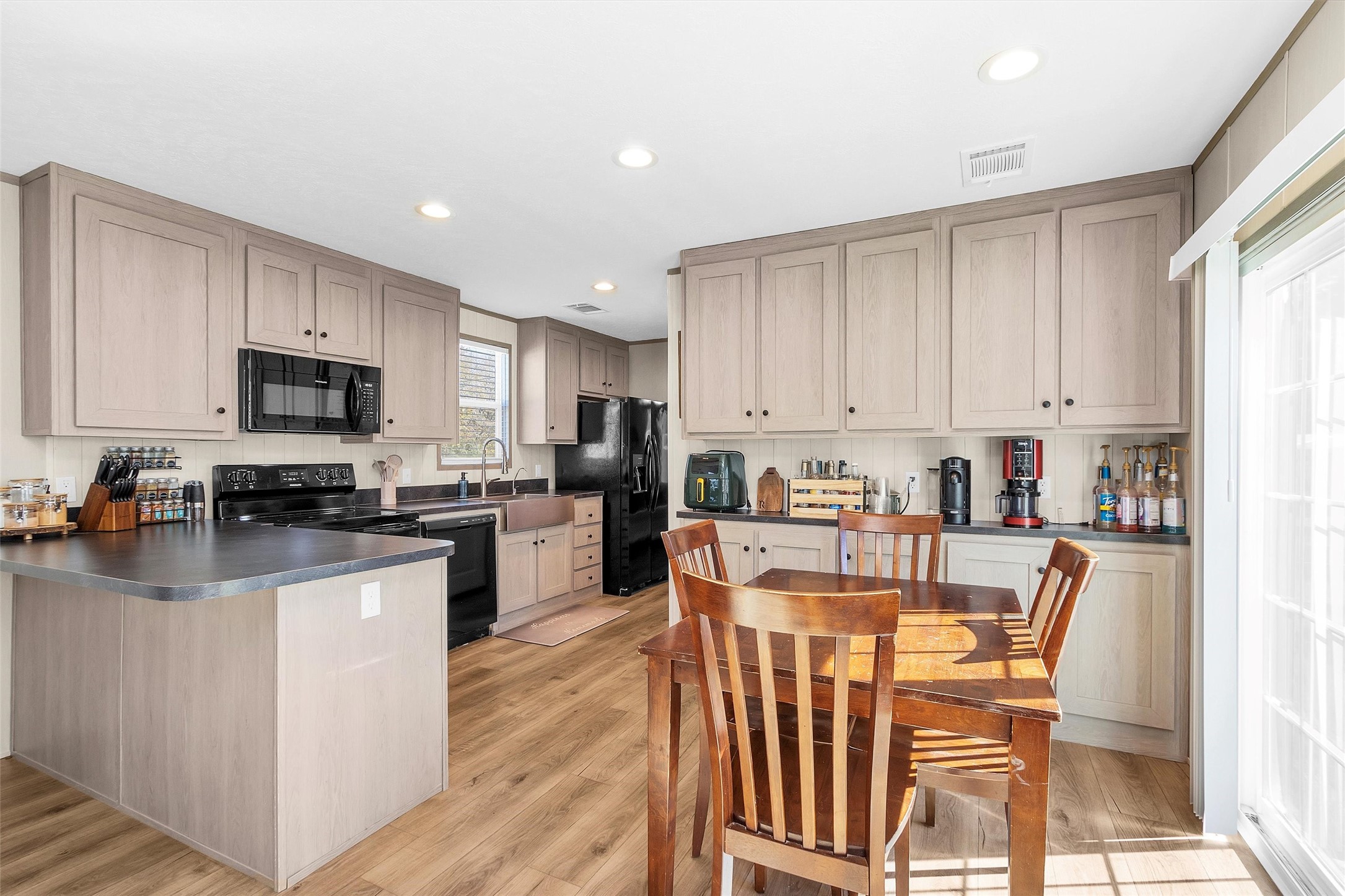 622 Lake Shore Drive Trinity, TX 75862 - Photo 11 of 28