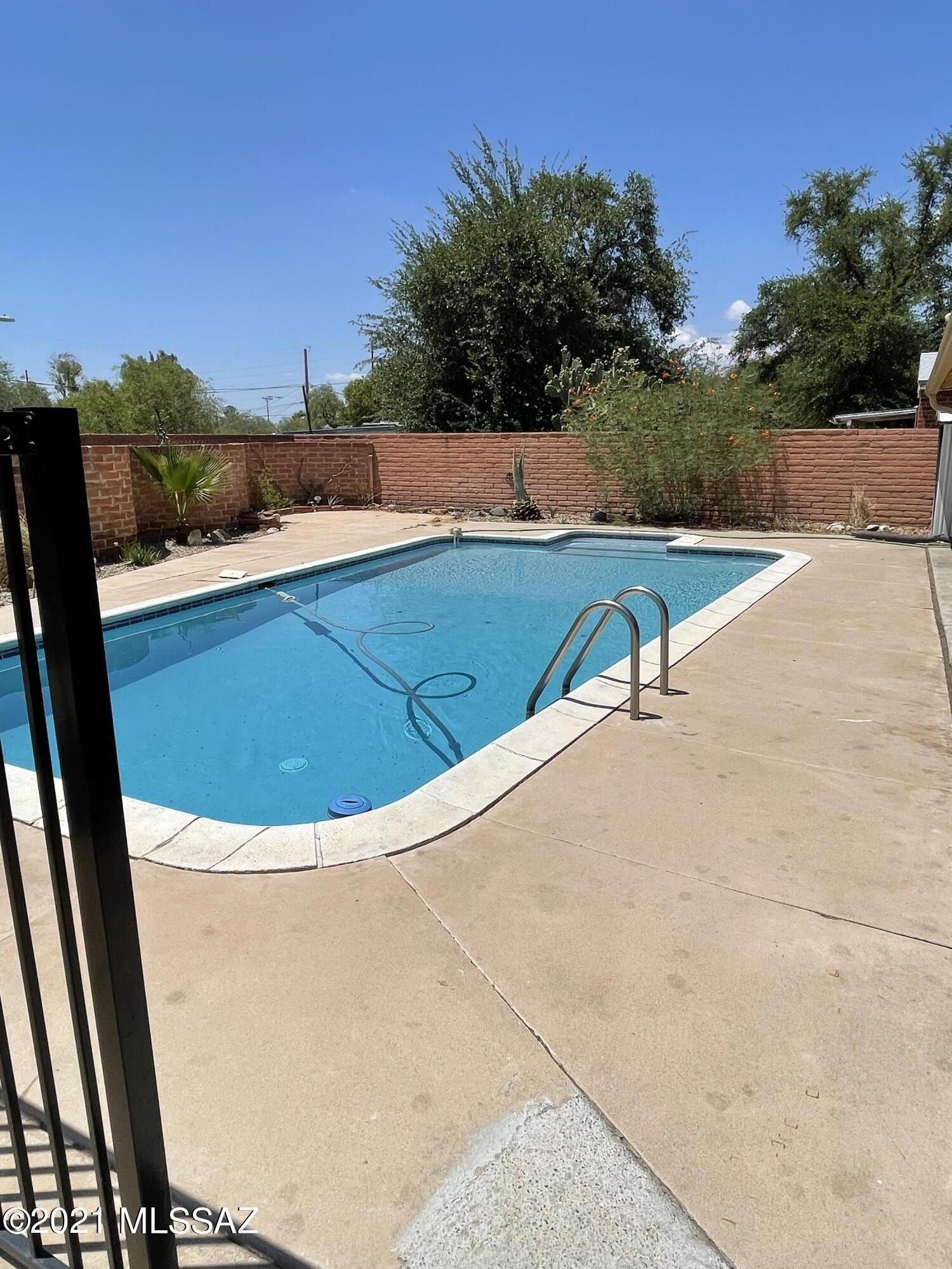 1231 North Swan Road Tucson, AZ 85712 - Photo 3 of 25 Gallery Image 3
