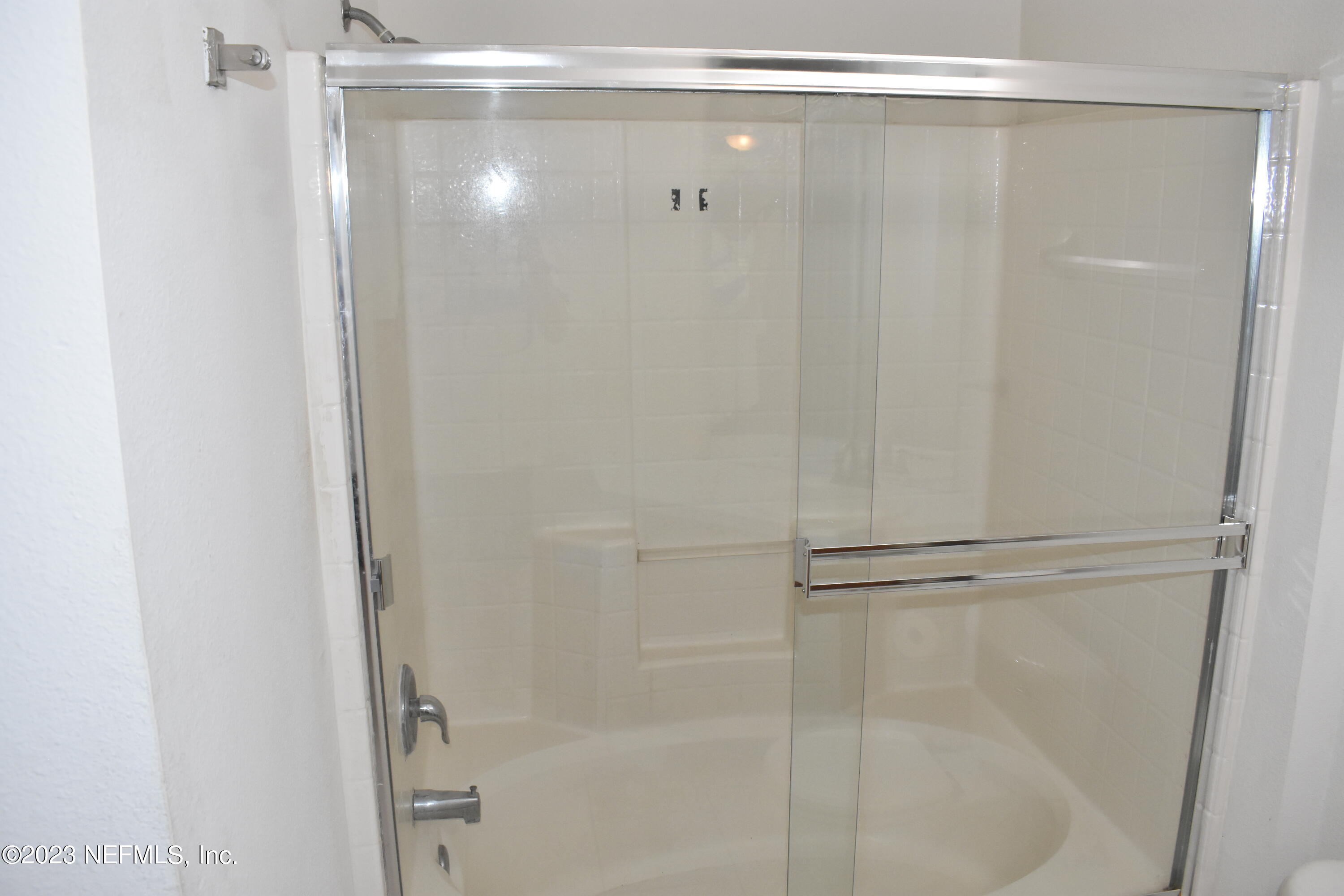 10550 Baymeadows Road, Unit 612 Jacksonville, FL 32256 - Photo 11 of 23 Tub n Shower