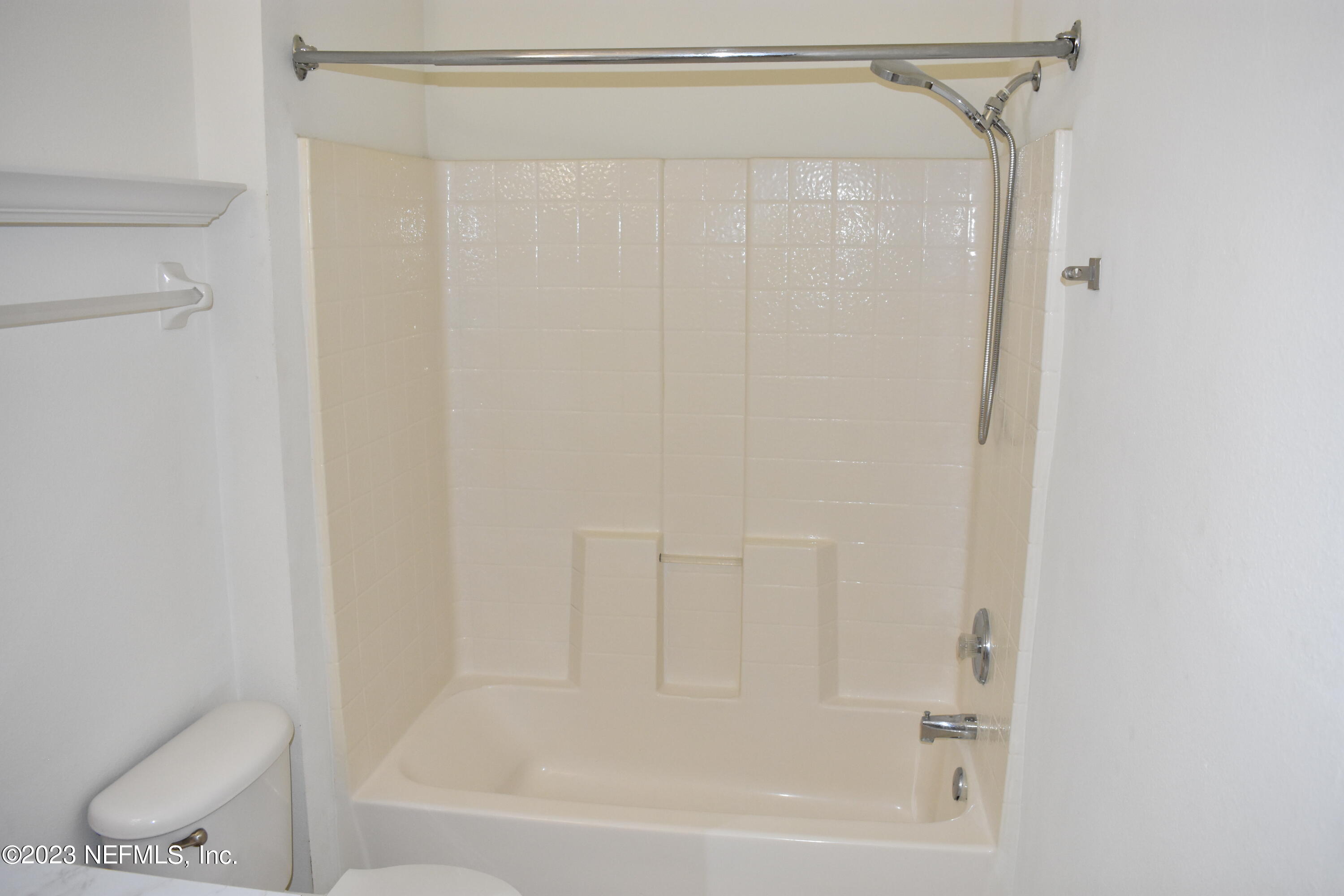 10550 Baymeadows Road, Unit 612 Jacksonville, FL 32256 - Photo 15 of 23 Tub & Shower