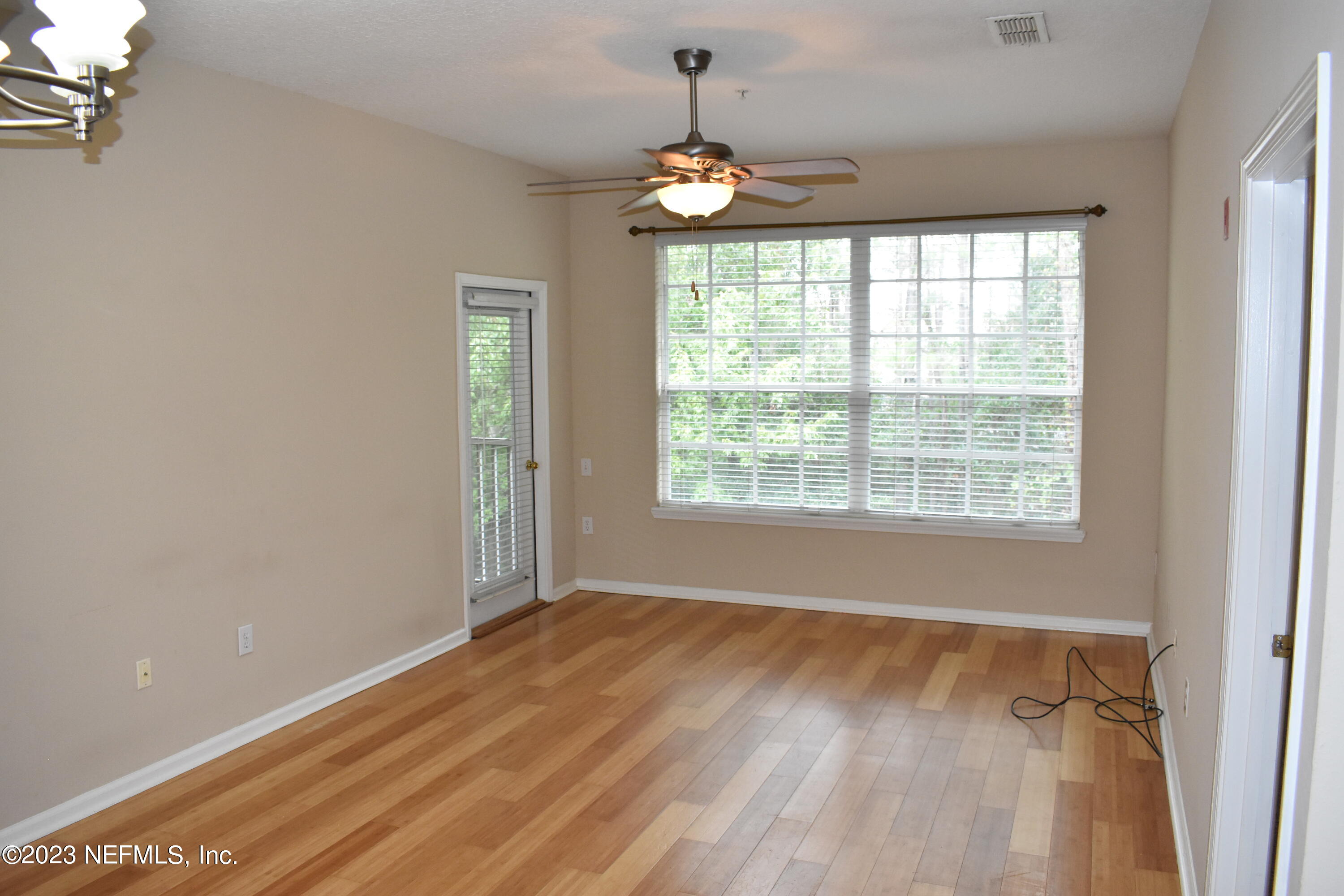 10550 Baymeadows Road, Unit 612 Jacksonville, FL 32256 - Photo 3 of 23 Living Room
