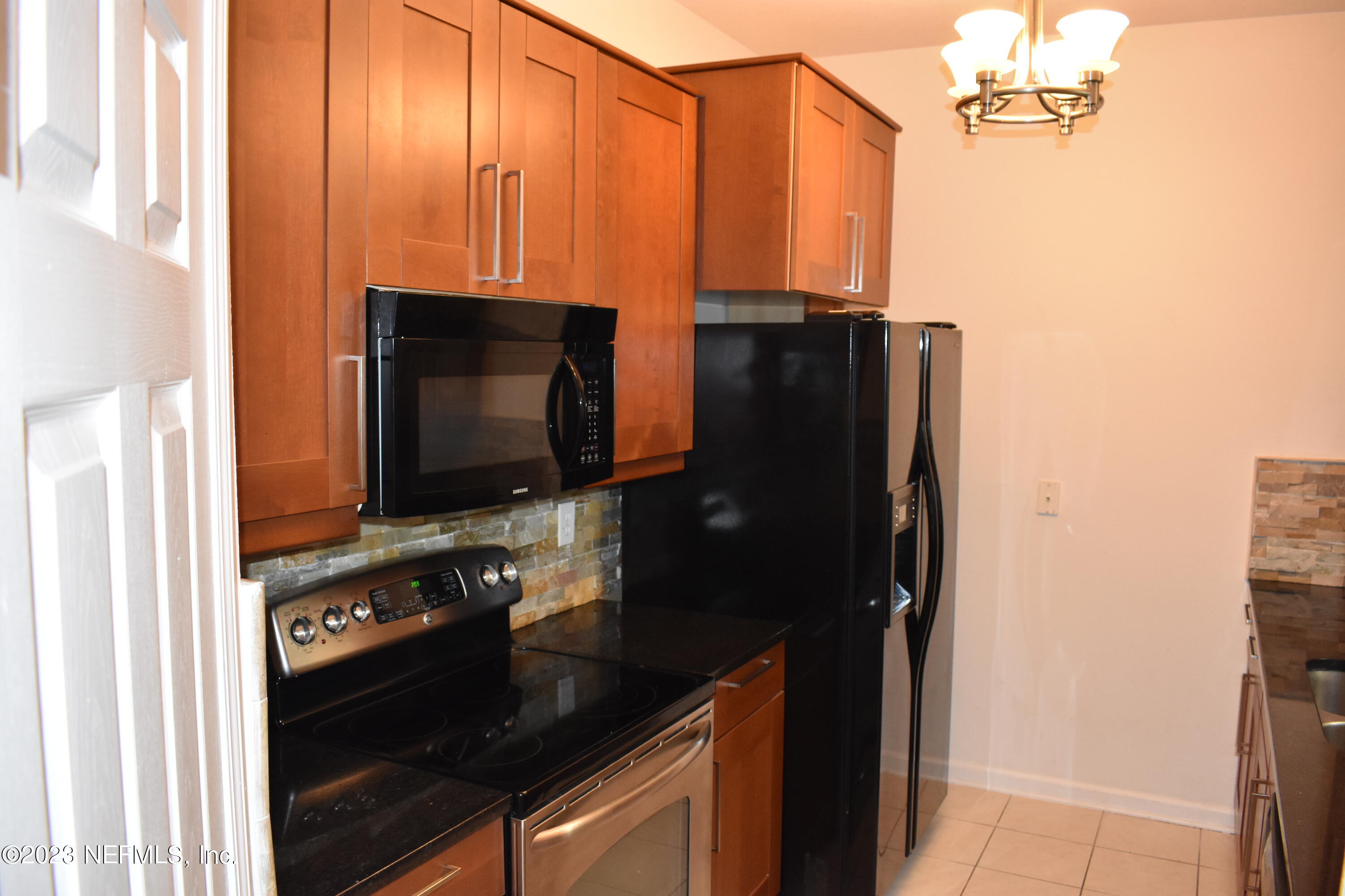 10550 Baymeadows Road, Unit 612 Jacksonville, FL 32256 - Photo 6 of 23 Black Appliances