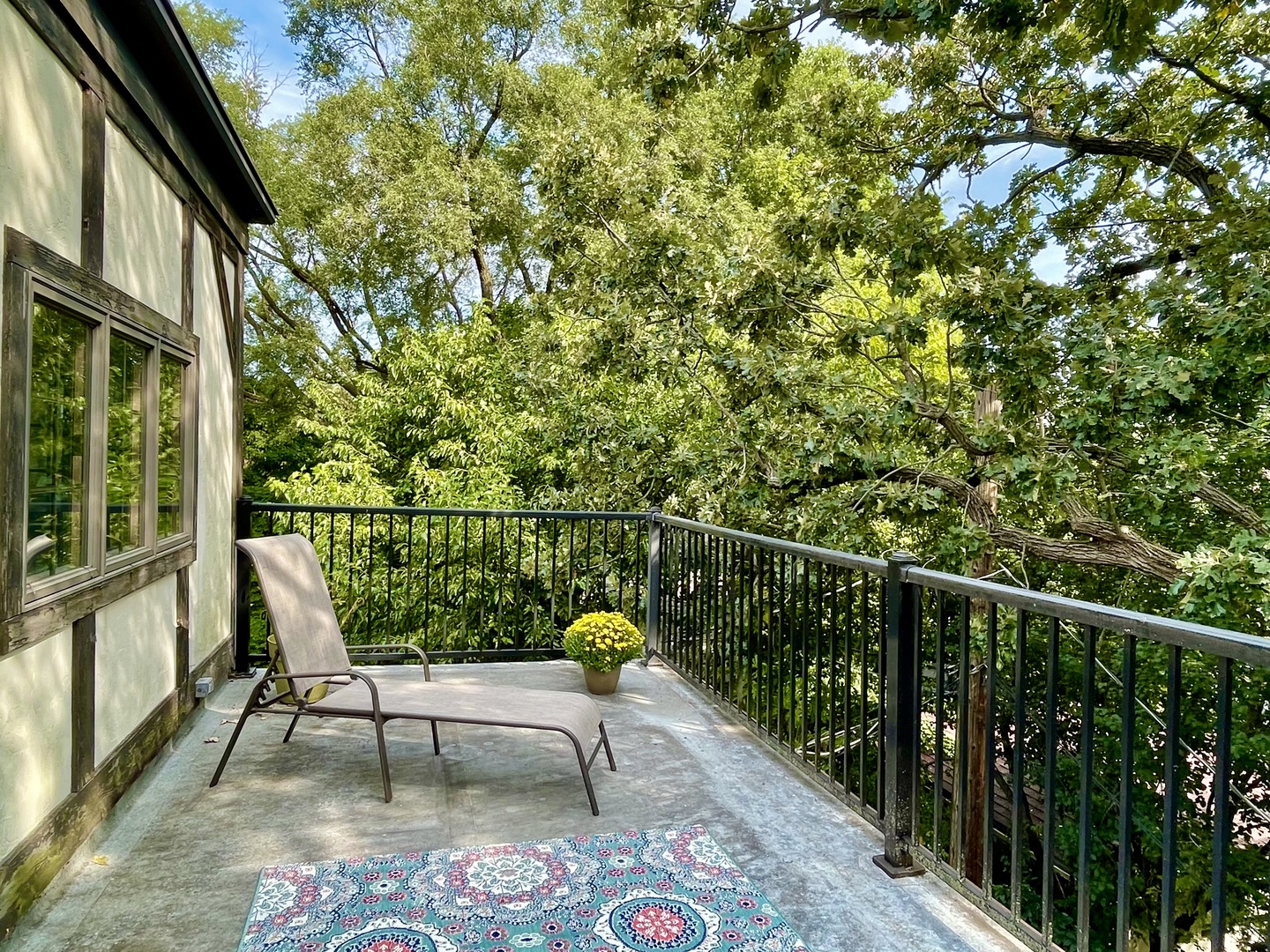 1116 East 48th Street Chicago, IL 60615 - Photo 20 of 25 a view of a balcony with chairs