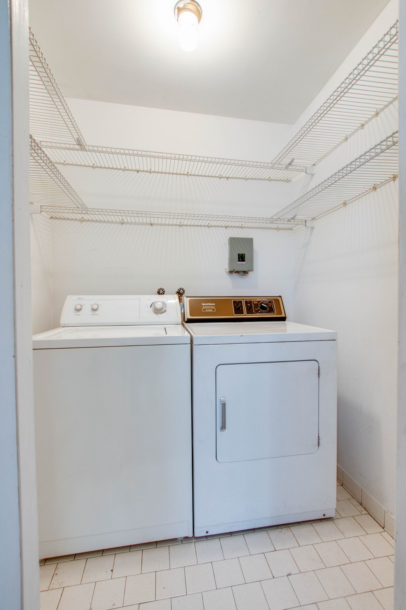 5002 Yorktown Road Nashville, TN 37211 - Photo 13 of 24 a utility room with dryer and washer