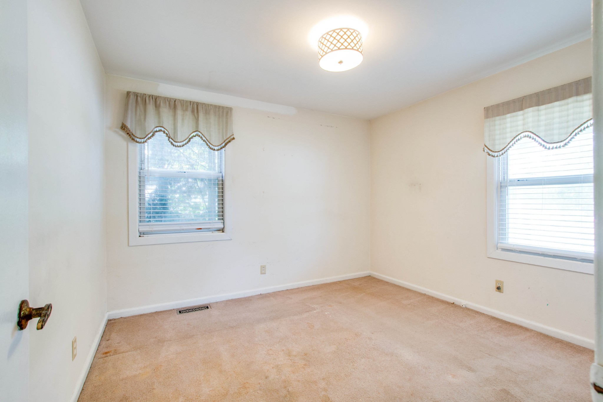 5002 Yorktown Road Nashville, TN 37211 - Photo 18 of 24 an empty room with a window