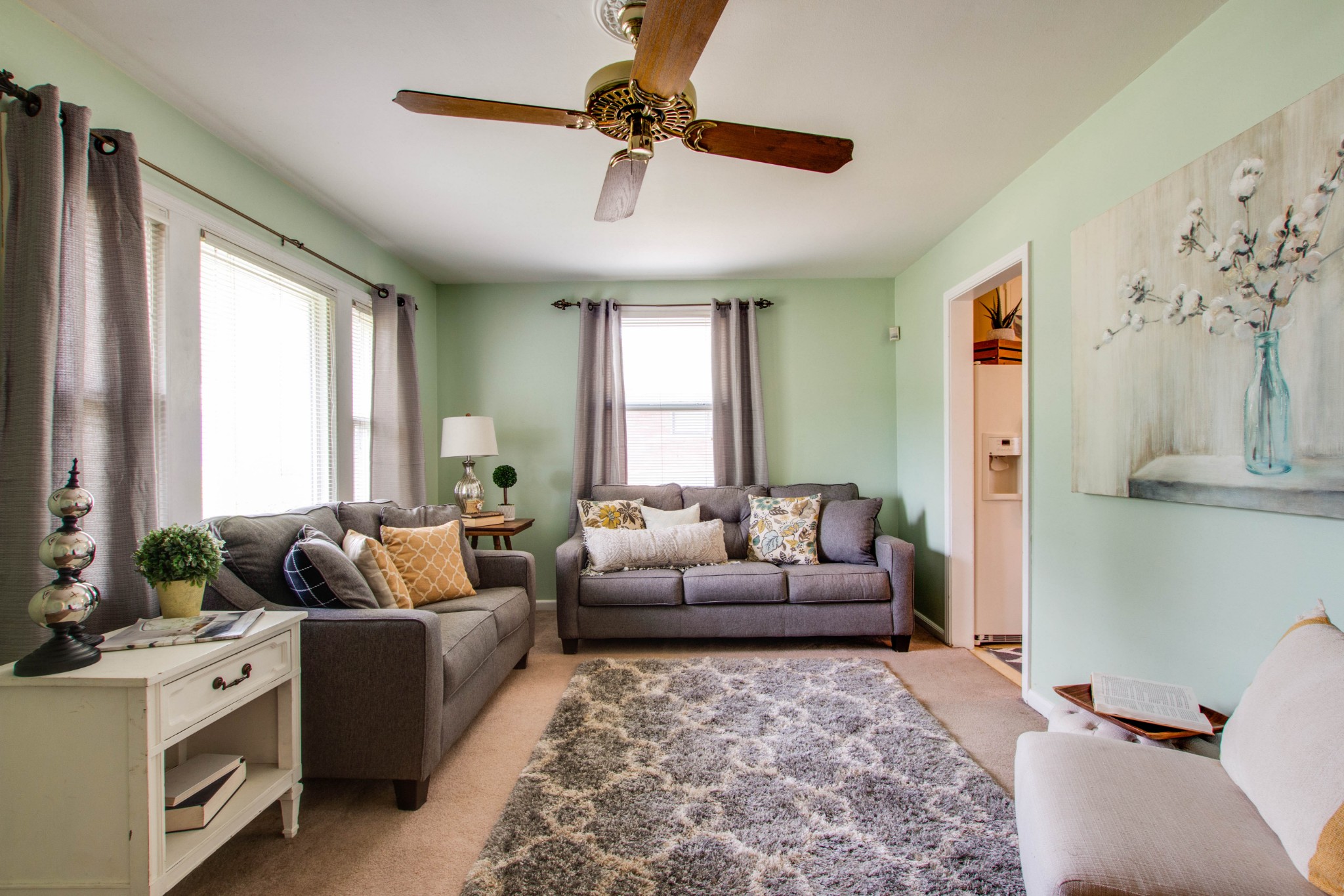 5002 Yorktown Road Nashville, TN 37211 - Photo 4 of 24 a living room with furniture and a large window