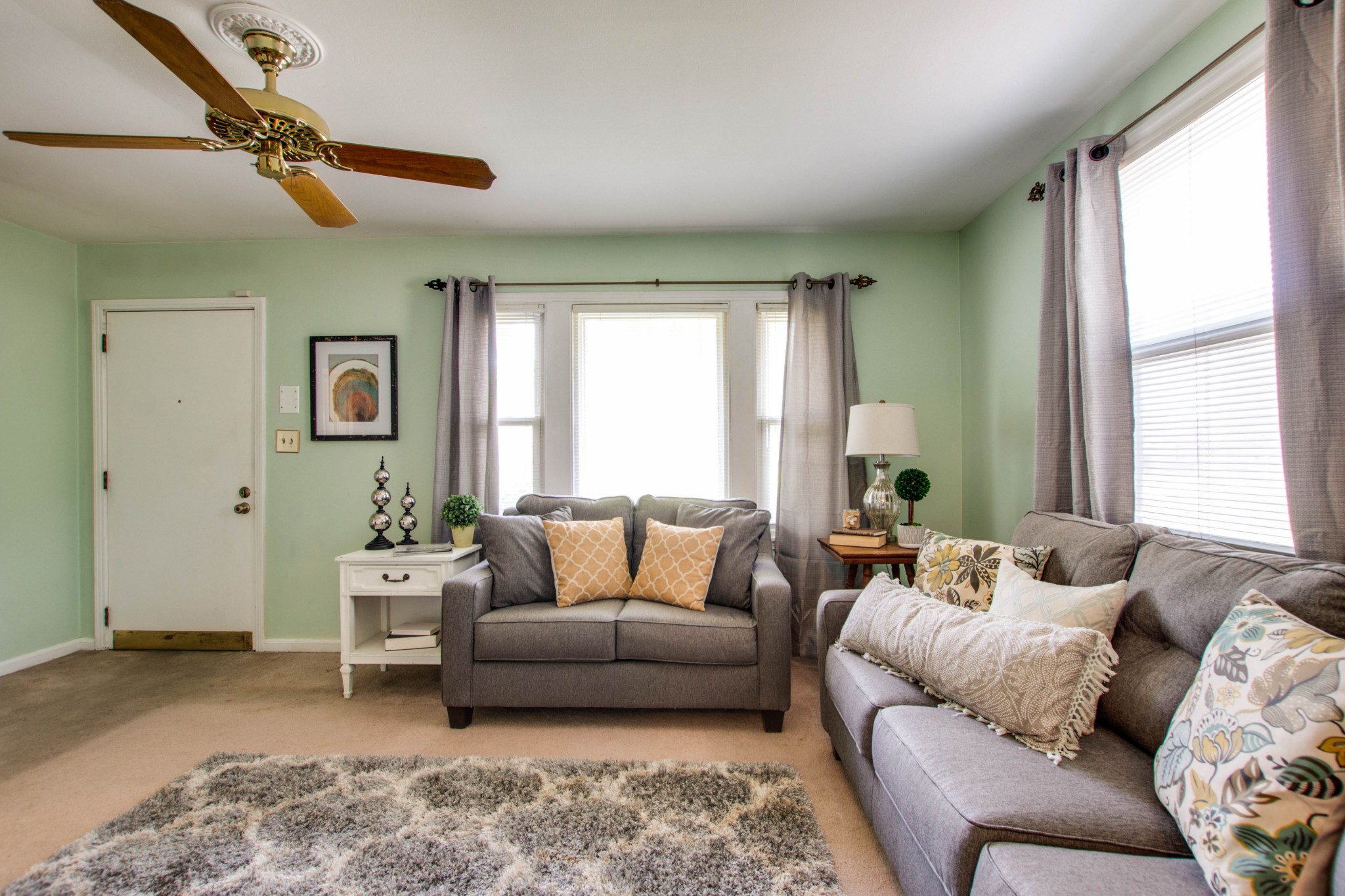5002 Yorktown Road Nashville, TN 37211 - Photo 5 of 24 a living room with furniture and a window
