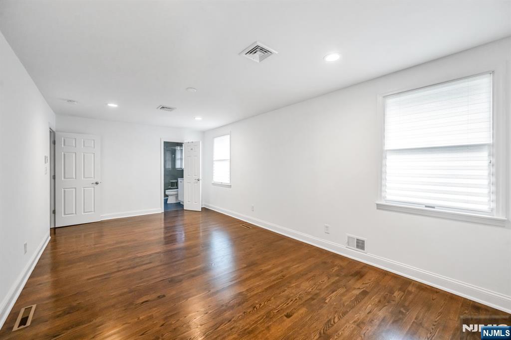 23 Hampshire Road Paramus, NJ 07652 - Photo 14 of 29 Gallery Image 14
