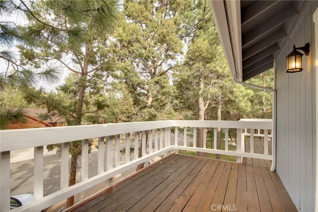a street sign that is on a wooden bench