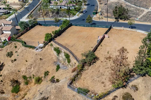 a view of a backyard of the house
