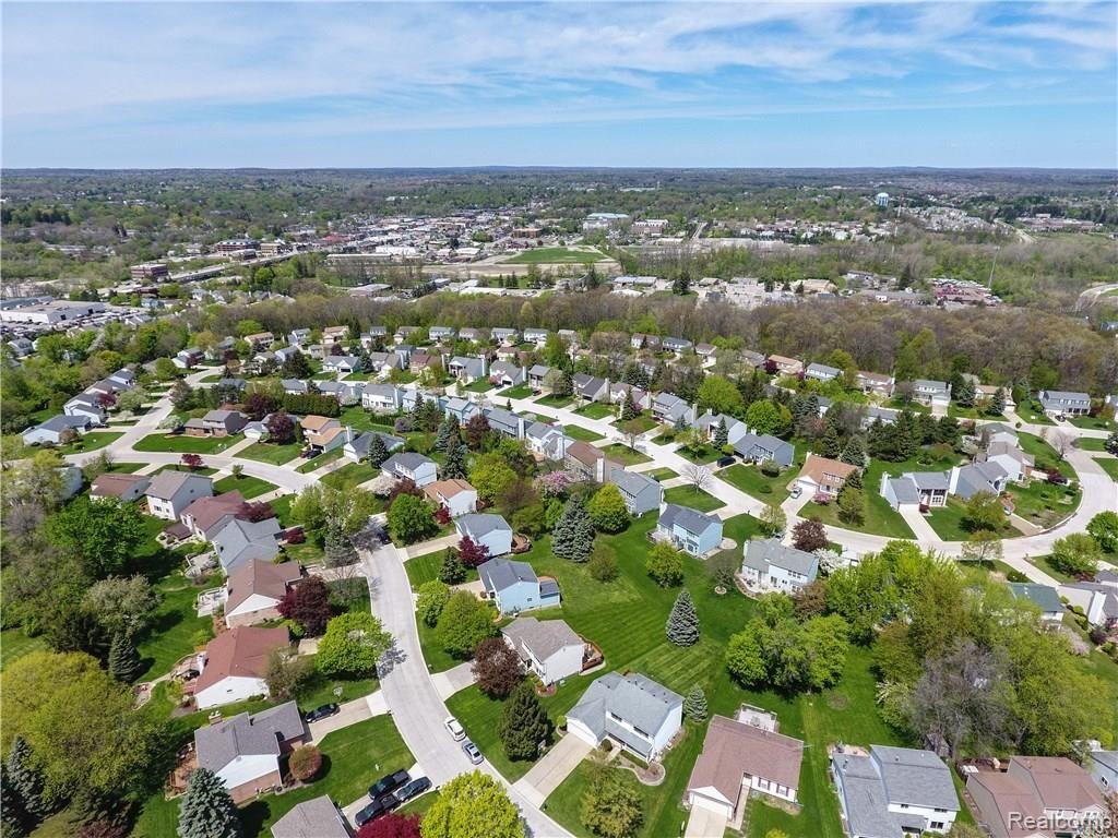 231 Arlington Drive Rochester Hills, MI 48307 - Photo 3 of 29