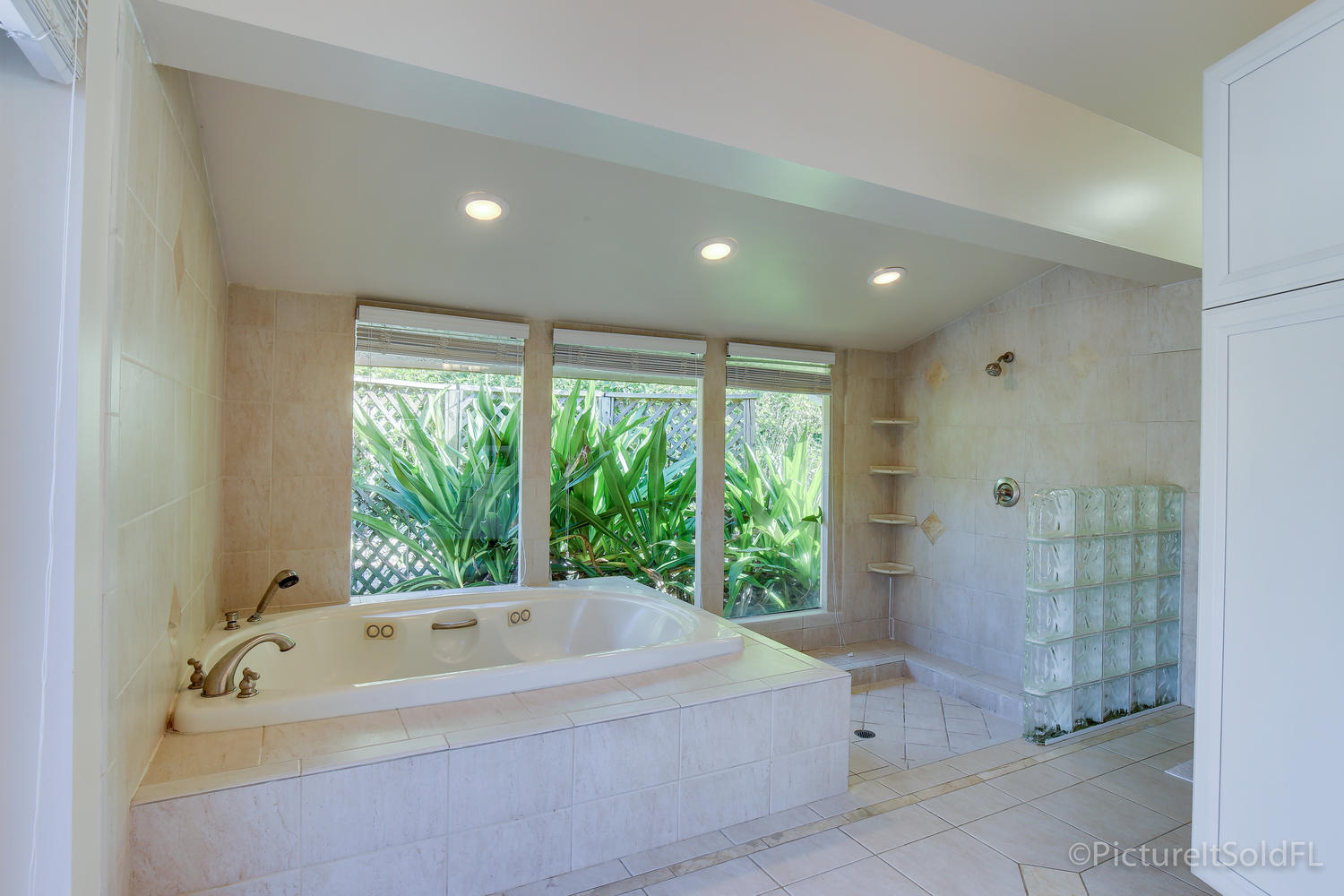 6533 Timber Lane Boca Raton, FL 33433 - Photo 16 of 32 6533 Timber Ln Boca Raton FL-large-017-M