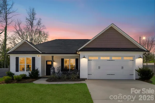 a view of a house with backyard and garden