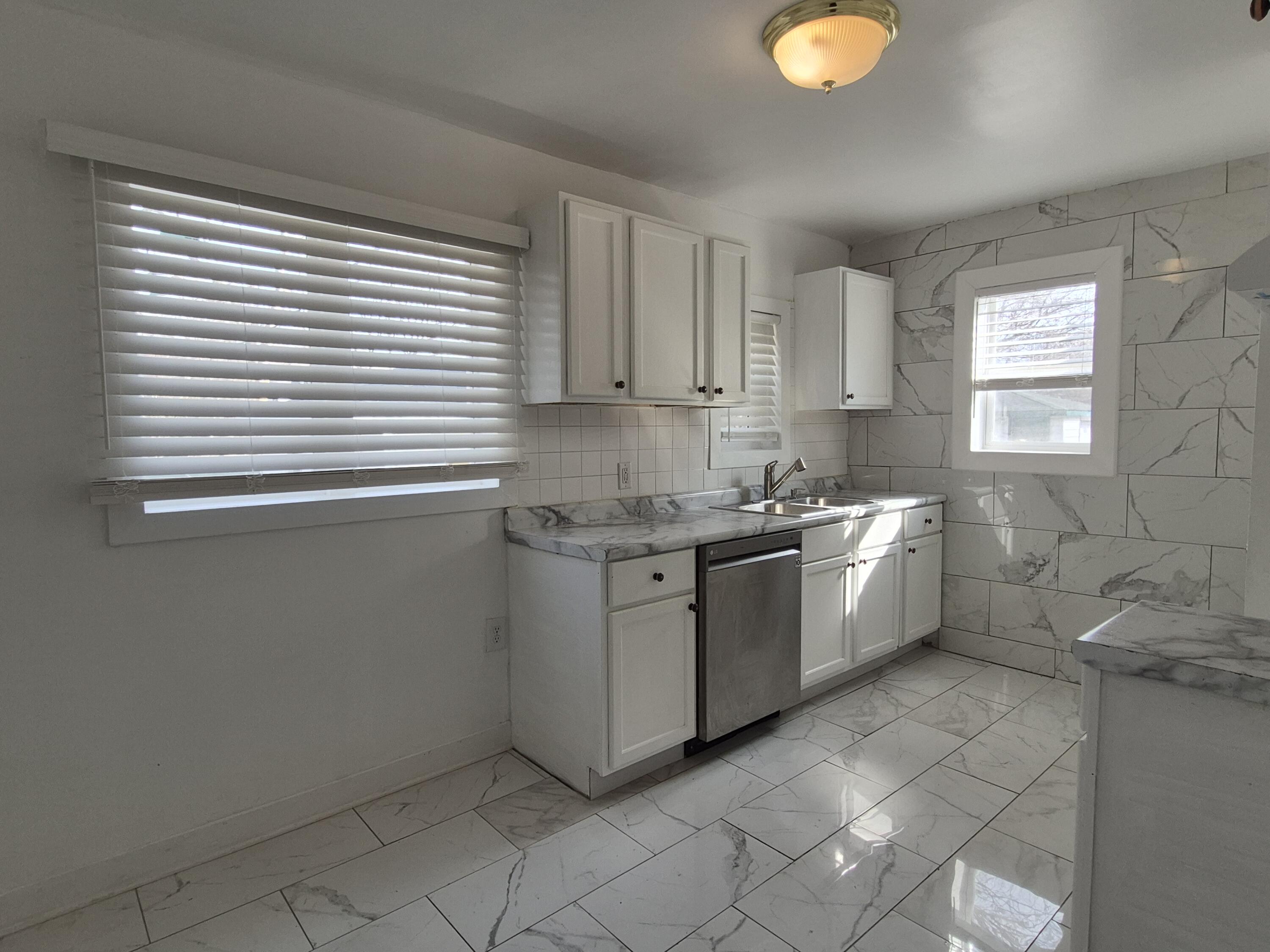 908 East 45th Avenue Gary, IN 46409 - Photo 5 of 22 3000x2250