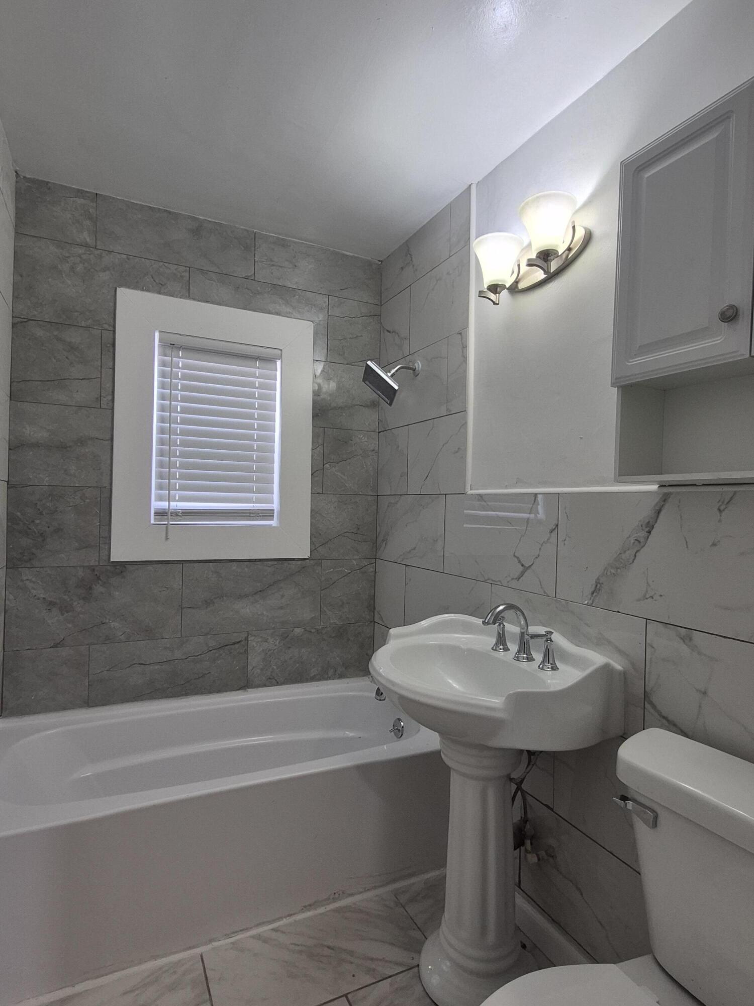 908 East 45th Avenue Gary, IN 46409 - Photo 8 of 22 1500x2000