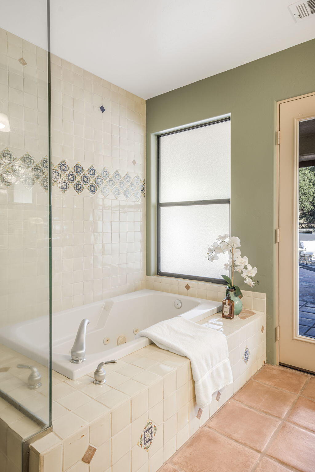 80 Bobcat Springs Road Buellton, CA 93427 - Photo 34 of 72 a spacious bathroom with a double vanity sink and a bathtub