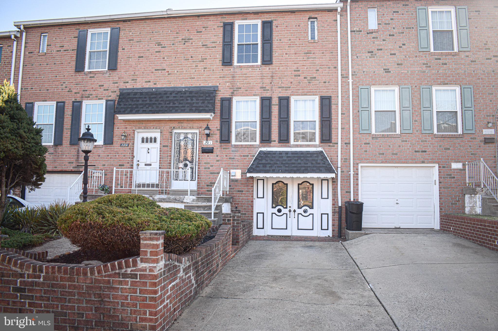 221 Greendale Road Philadelphia, PA 19154 - Photo 1 of 24