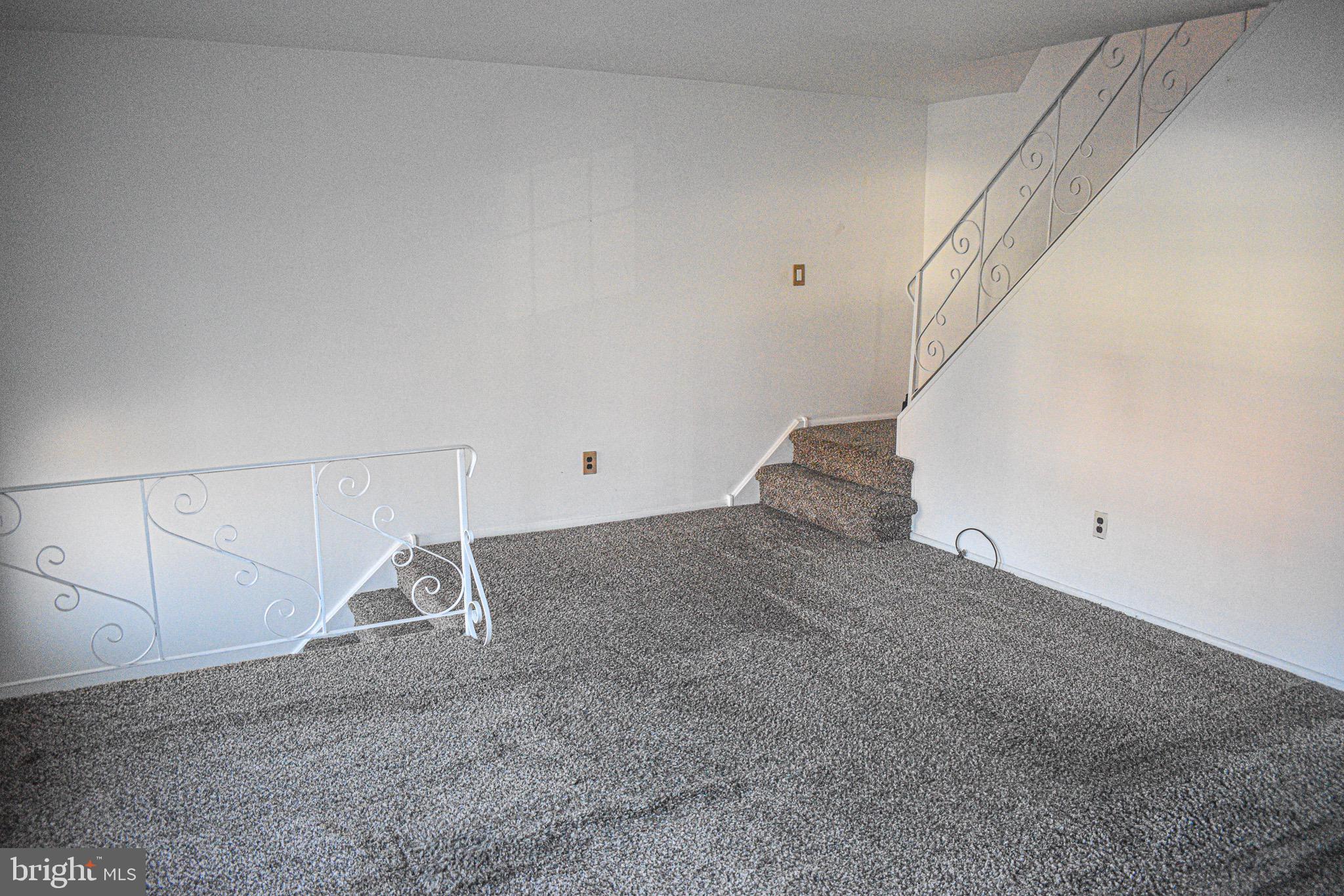221 Greendale Road Philadelphia, PA 19154 - Photo 2 of 24