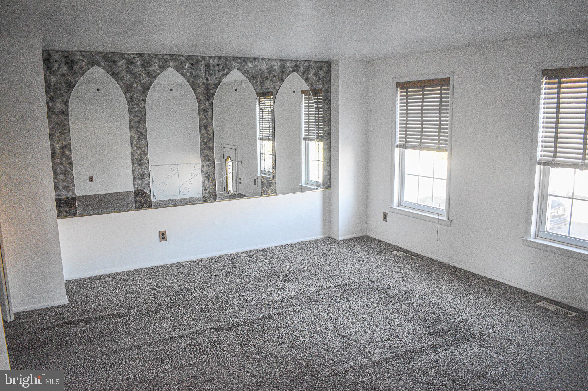 221 Greendale Road Philadelphia, PA 19154 - Photo 3 of 24
