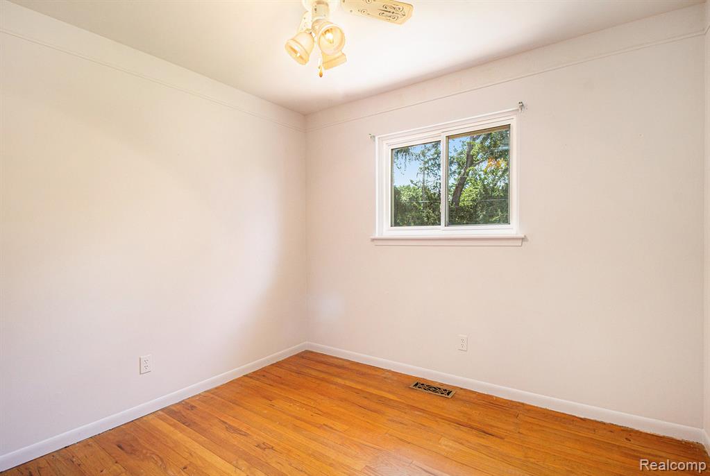 4910 Clarkston Road Clarkston, MI 48348 - Photo 13 of 33 Gallery Image 13