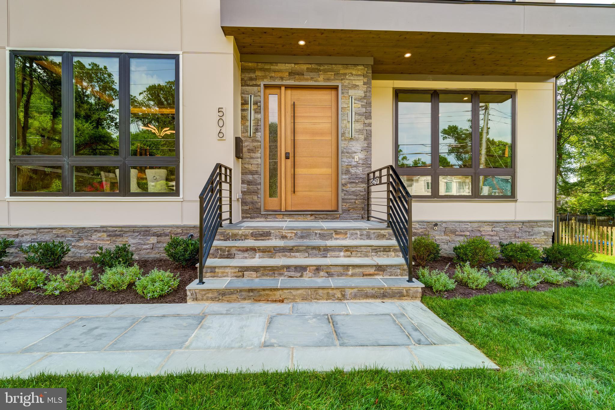 506 Kingsley Road Southwest Vienna, VA 22180 - Photo 3 of 150