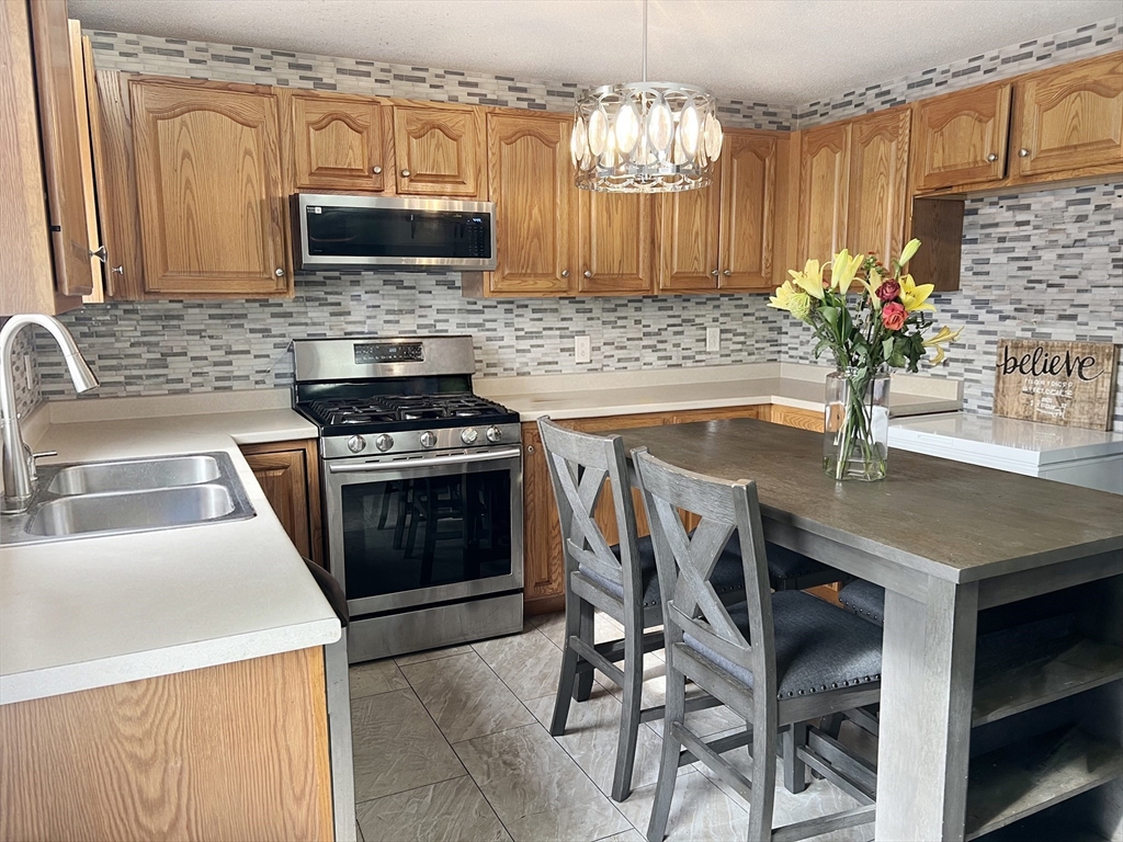 46-48 Kent Road Springfield, MA 01129 - Photo 2 of 24