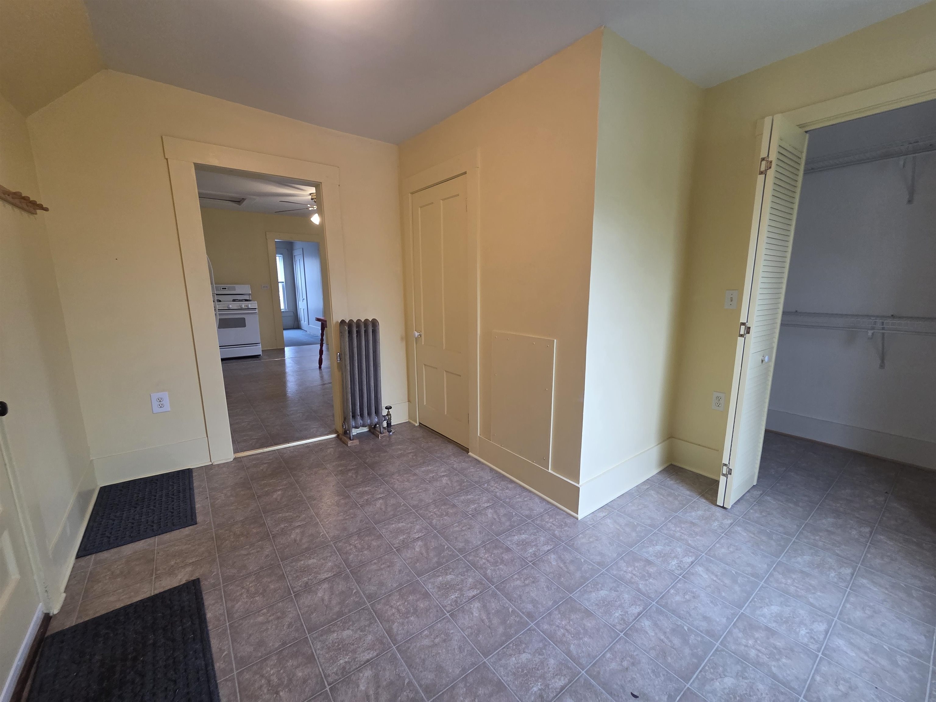 427 Wilson Street Manchester, NH 03103 - Photo 12 of 49