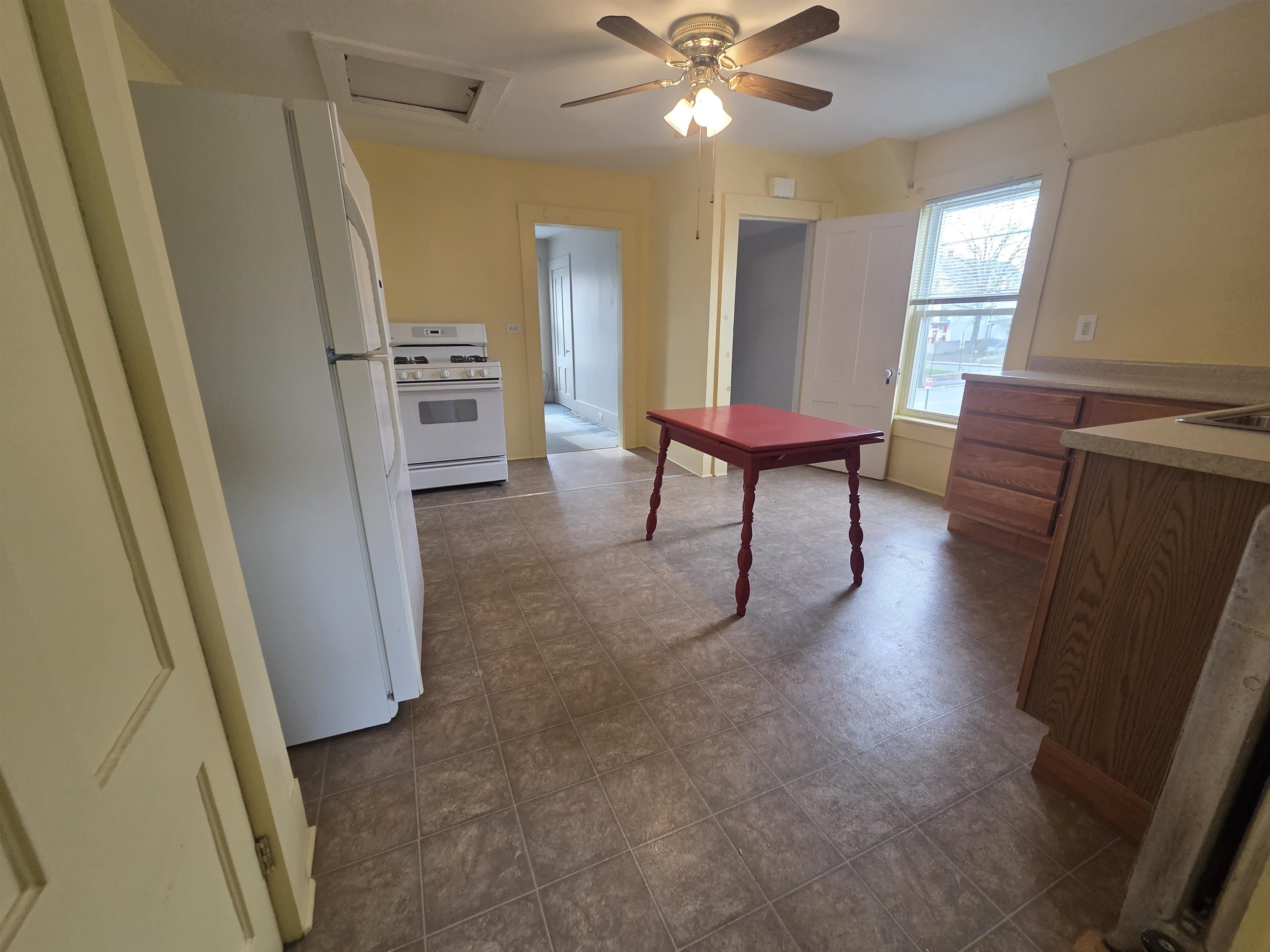 427 Wilson Street Manchester, NH 03103 - Photo 6 of 49