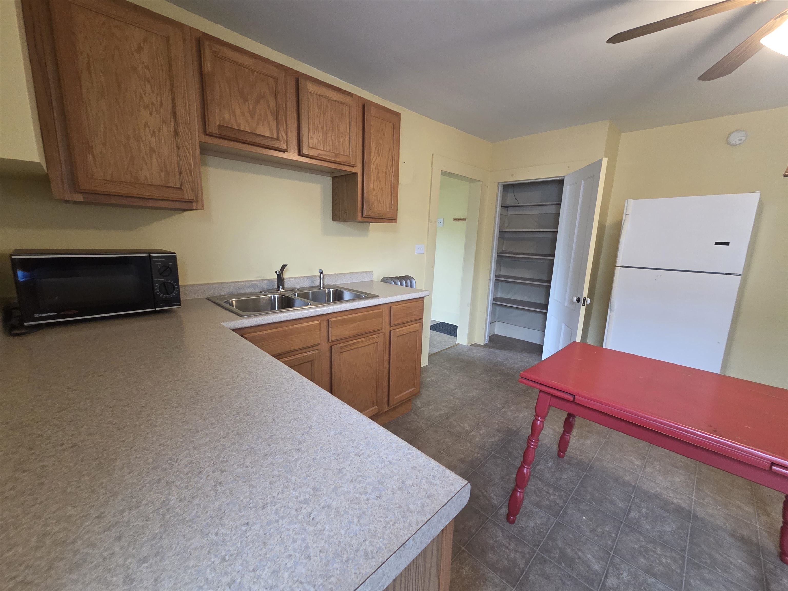 427 Wilson Street Manchester, NH 03103 - Photo 8 of 49