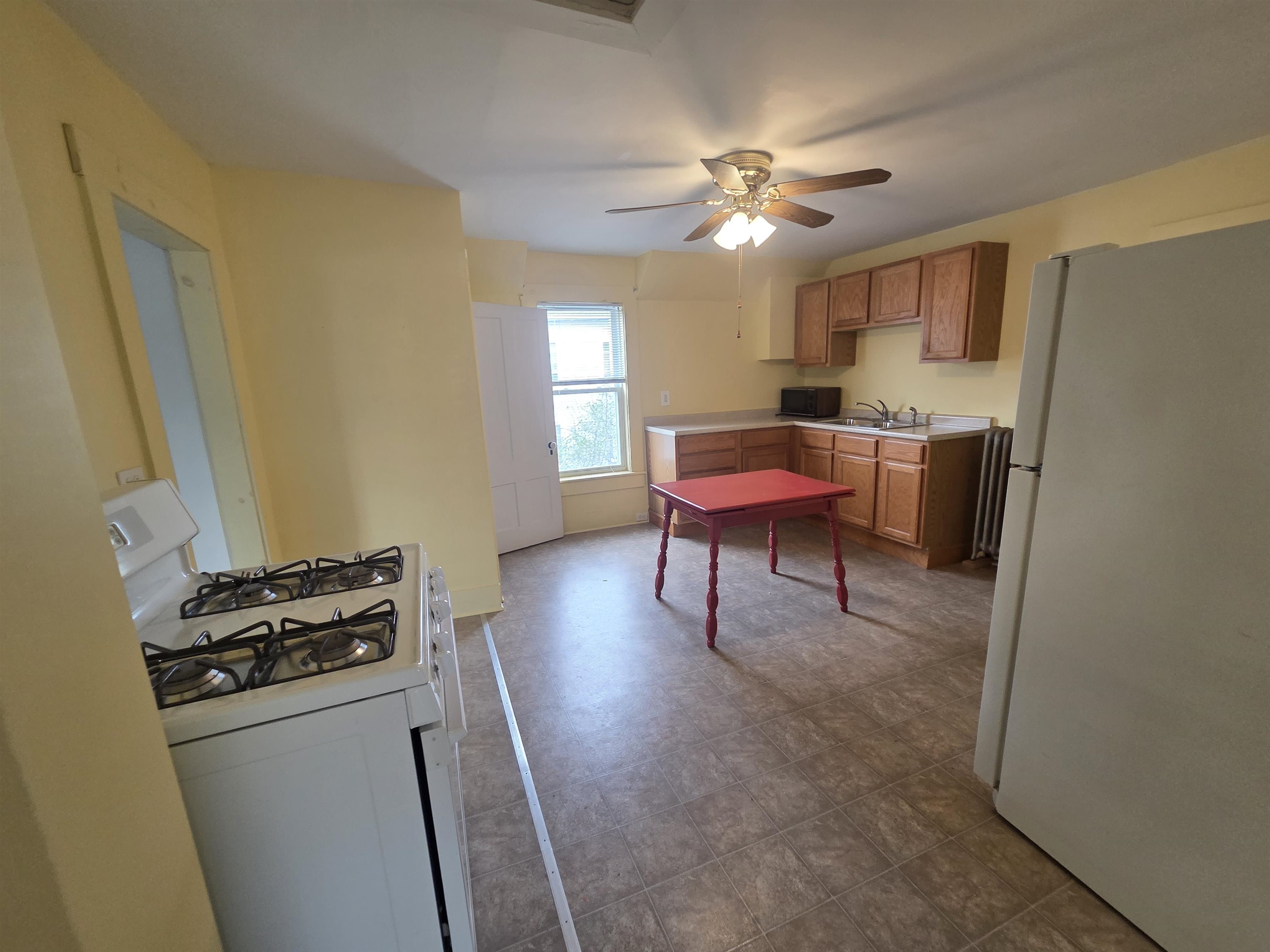 427 Wilson Street Manchester, NH 03103 - Photo 9 of 49