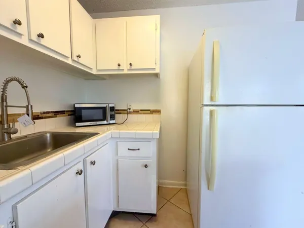 $1,799 | 519 West Kalmia Drive, Unit 1, Lake Park, FL 33403