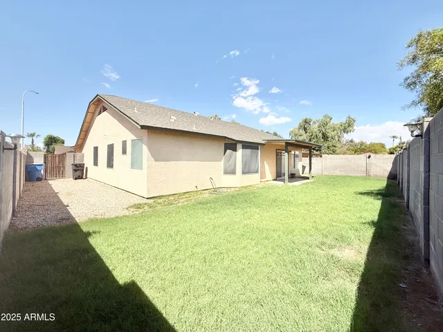 a front view of house with yard