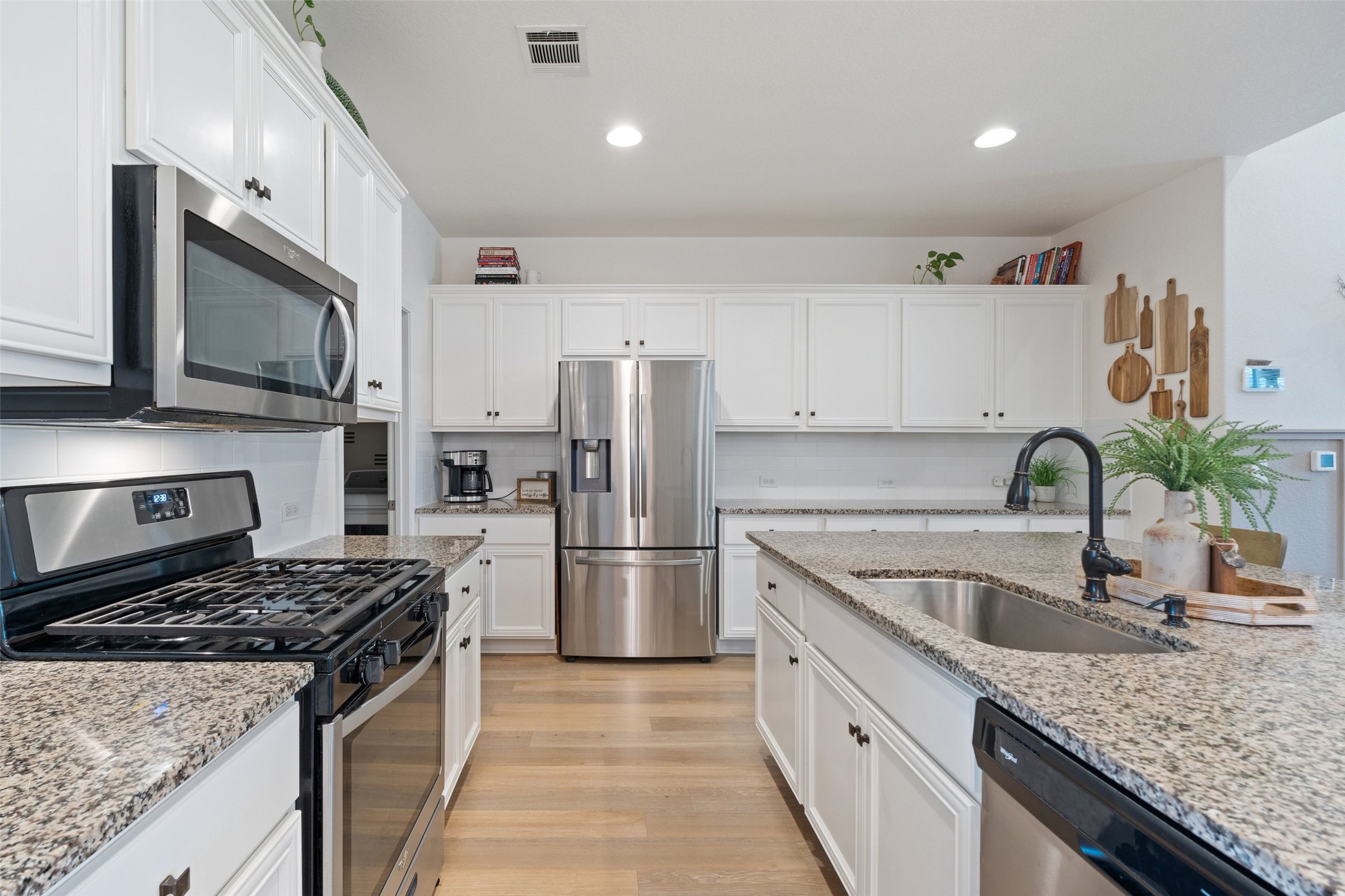 221 Kramer Street Georgetown, TX 78626 - Photo 5 of 40