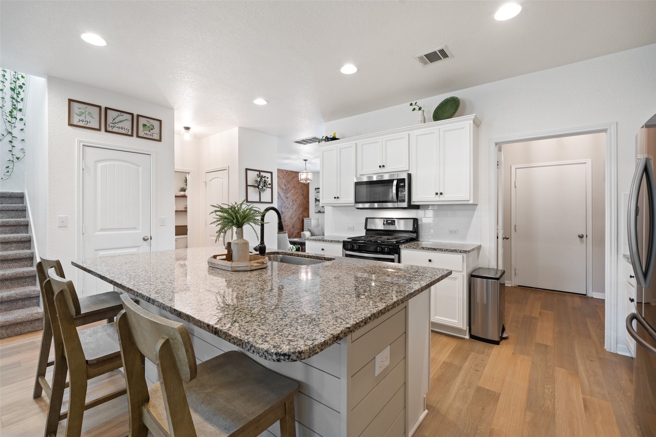 221 Kramer Street Georgetown, TX 78626 - Photo 9 of 40
