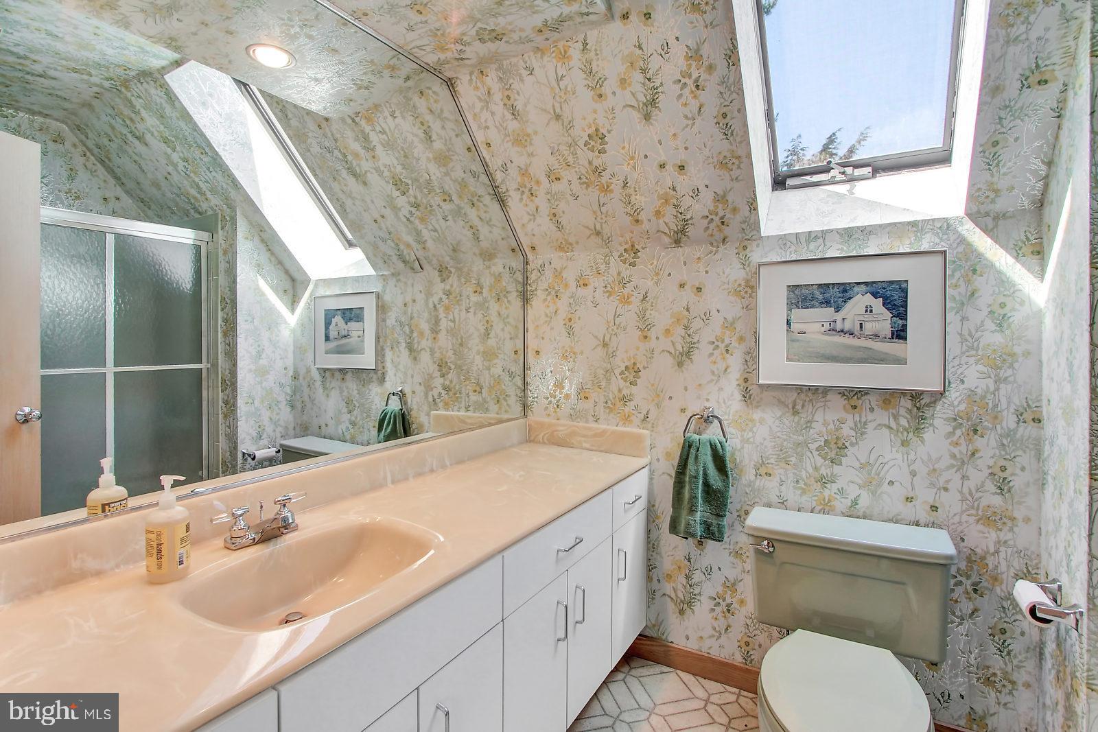 330 Millway Road Ephrata, PA 17522 - Photo 28 of 43 Upper Level Bath