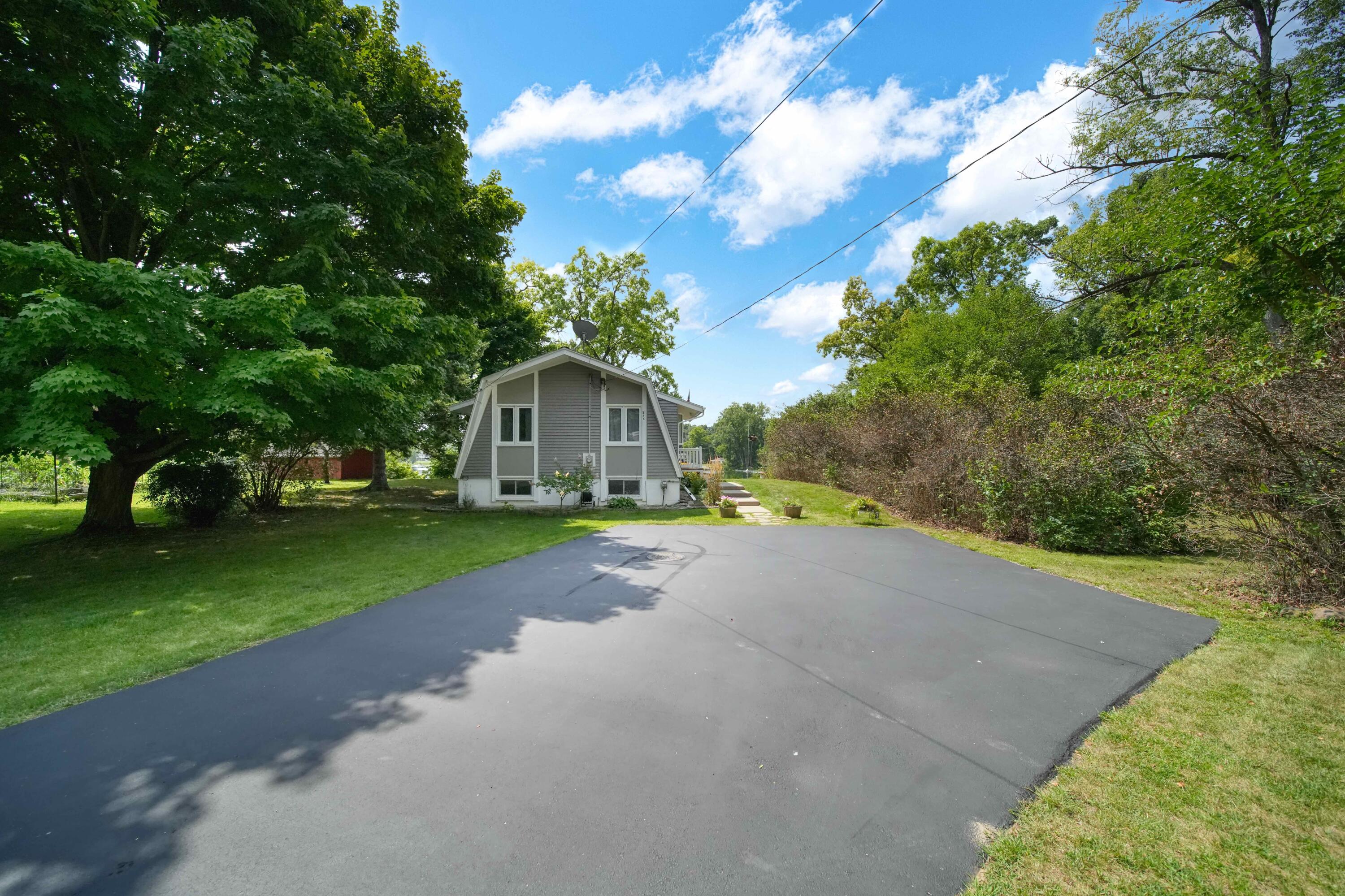 294 East Ridge Road Brooklyn, MI 49230 - Photo 4 of 66 4