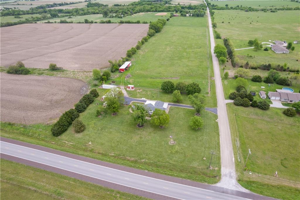 1504 17000 Road Parsons, KS 67357 - Photo 5 of 90