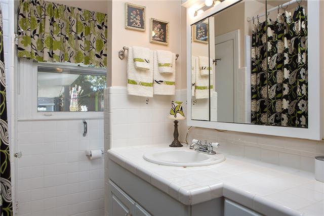 487 Hogan Road Nashville, TN 37220 - Photo 14 of 17 Full Bathroom on the main level.