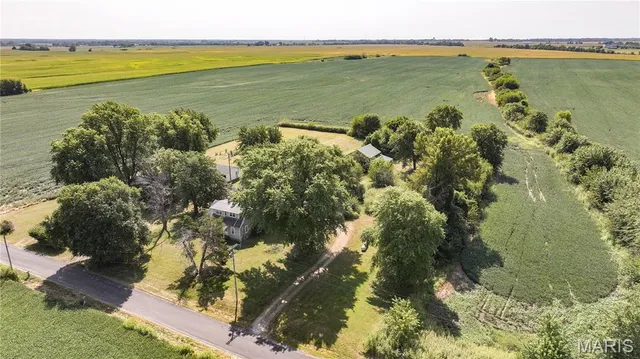 $147,583 | 27025 Sunderland Road, Jerseyville, IL 62052