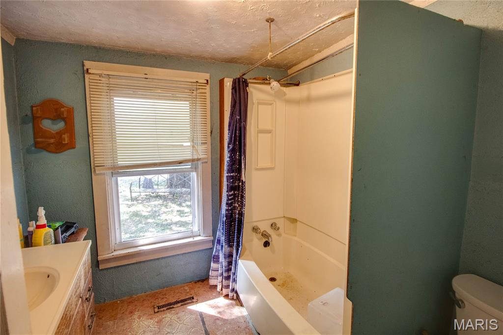 27025 Sunderland Road Jerseyville, IL 62052 - Photo 21 of 44