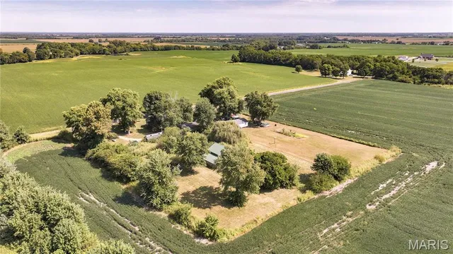 $147,583 | 27025 Sunderland Road, Jerseyville, IL 62052