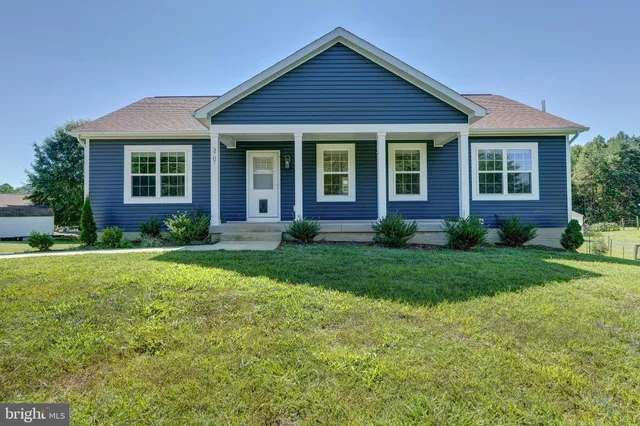 a view of a house with a yard and plants
