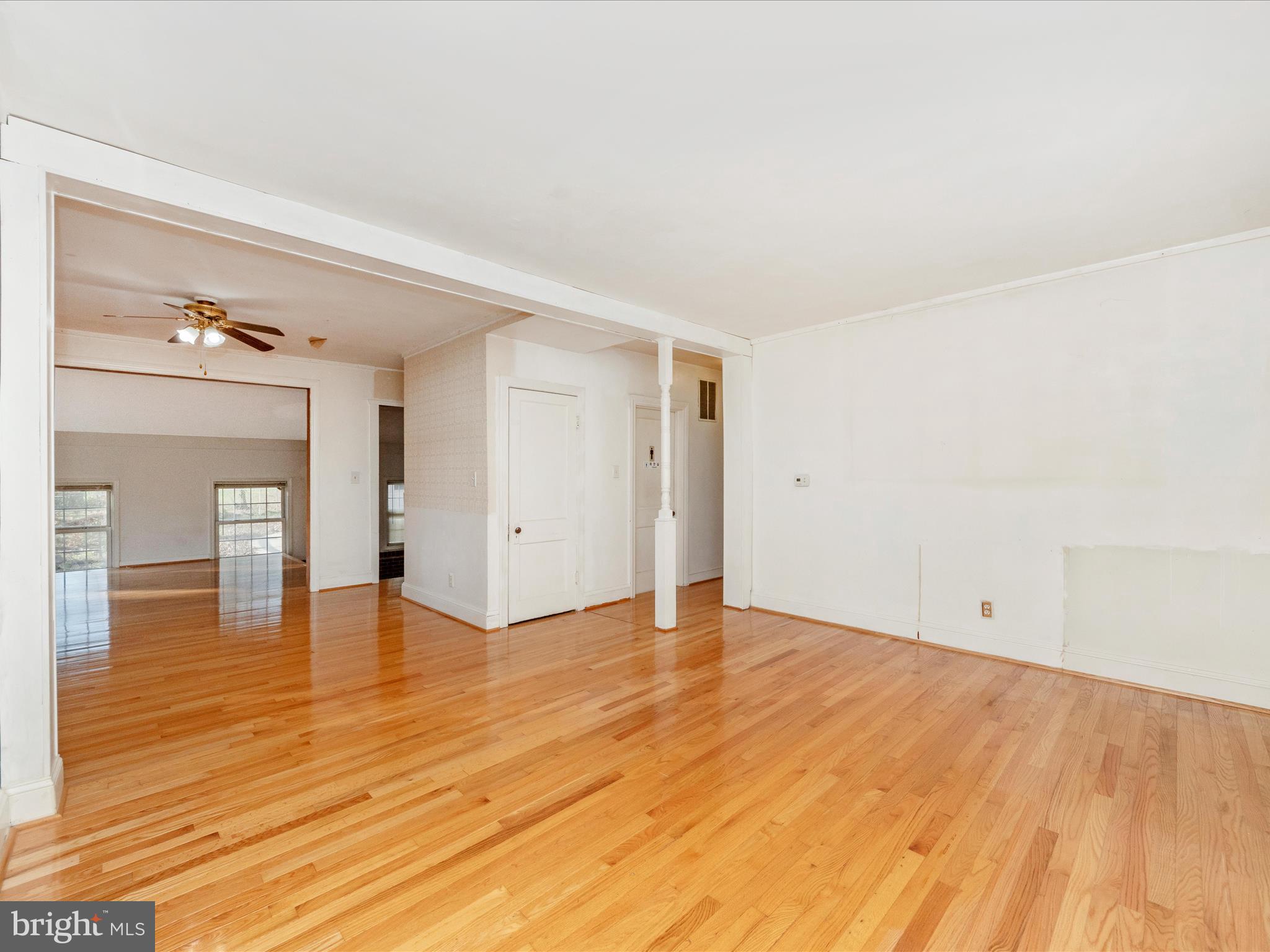 15601 Haynes Road Laurel, MD 20707 - Photo 17 of 53 Entrance and living room
