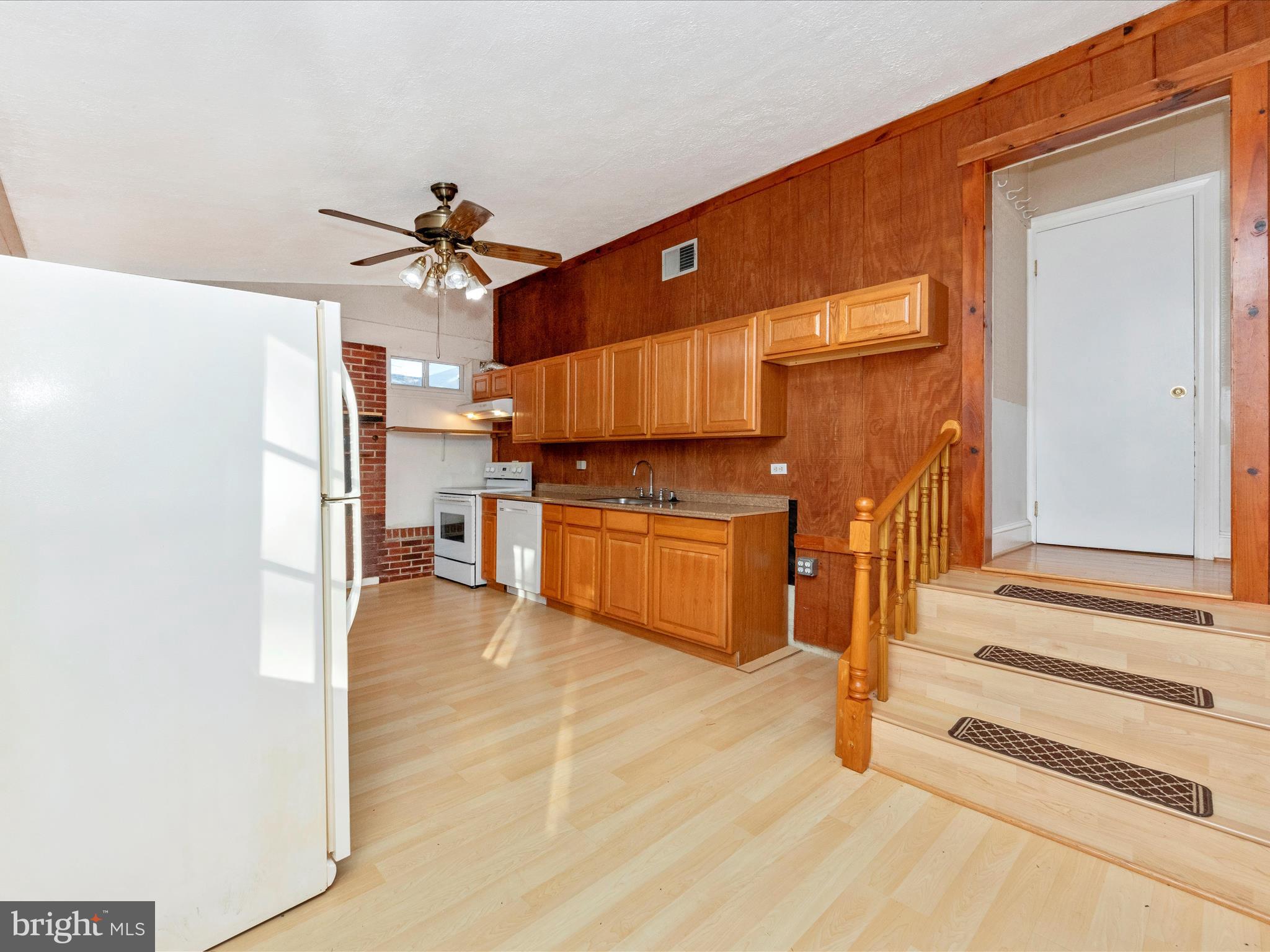 15601 Haynes Road Laurel, MD 20707 - Photo 40 of 53 Large Kitchen